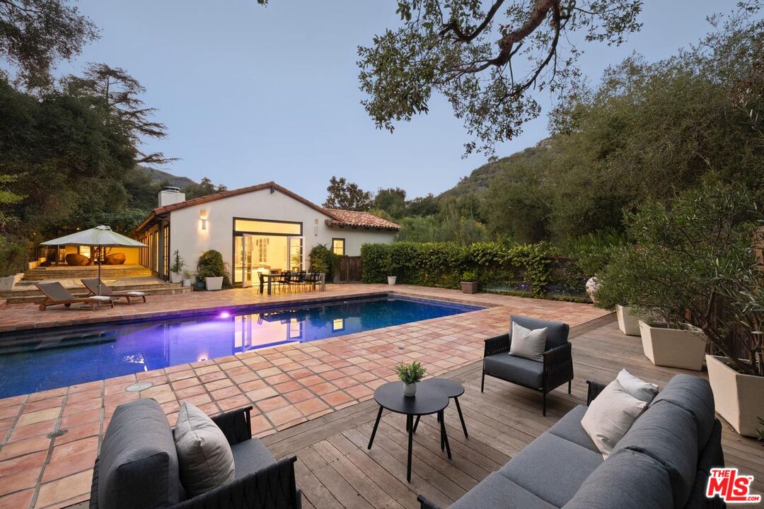 647 Old Topanga Canyon Rd