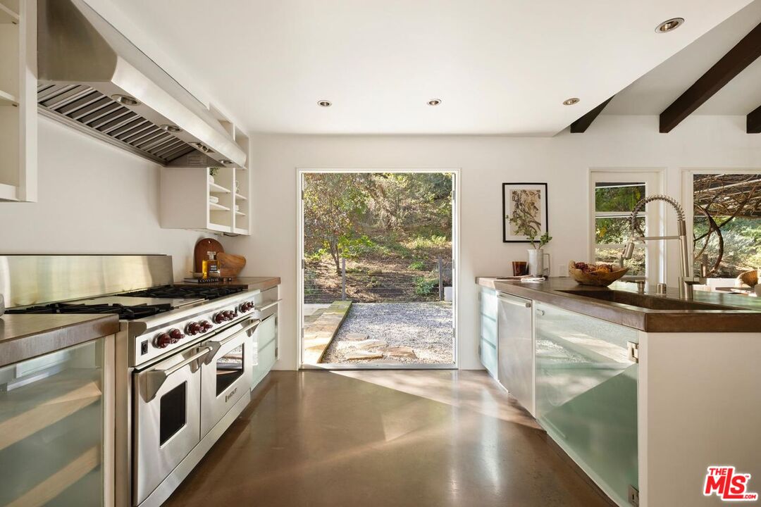 647 Old Topanga Canyon Rd