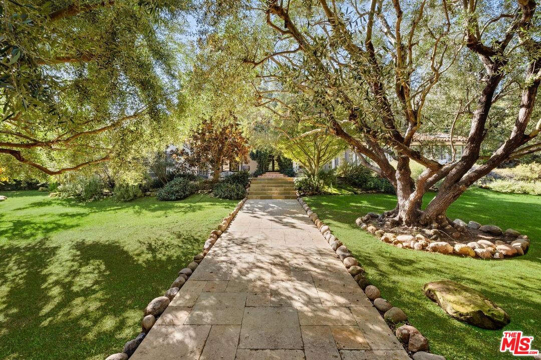 647 Old Topanga Canyon Rd
