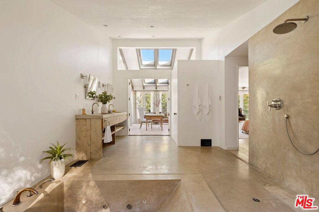 647 Old Topanga Canyon Rd