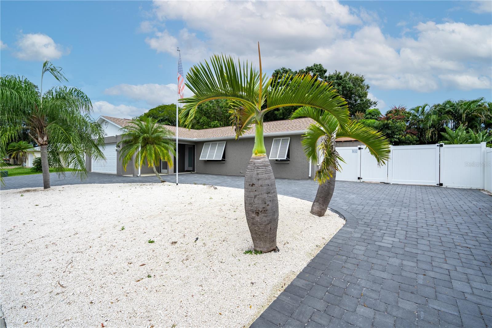 1011 67TH AVENUE DR W