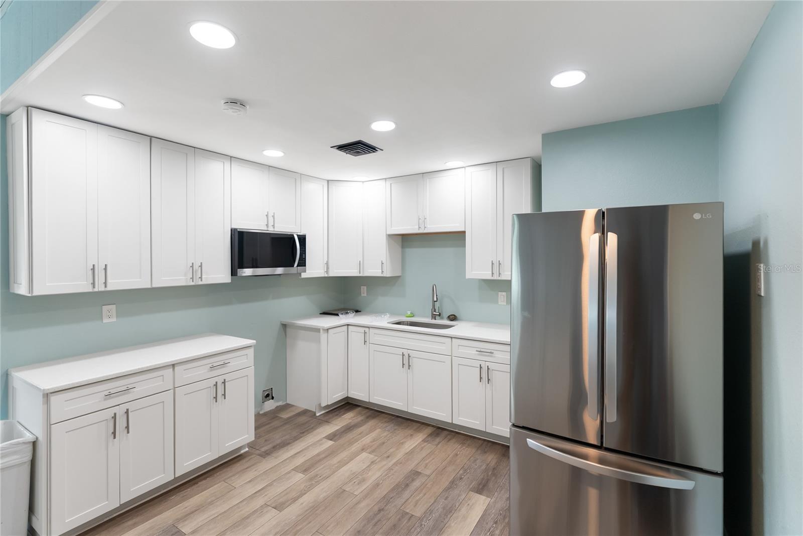 2107 PALMA SOLA BLVD #84