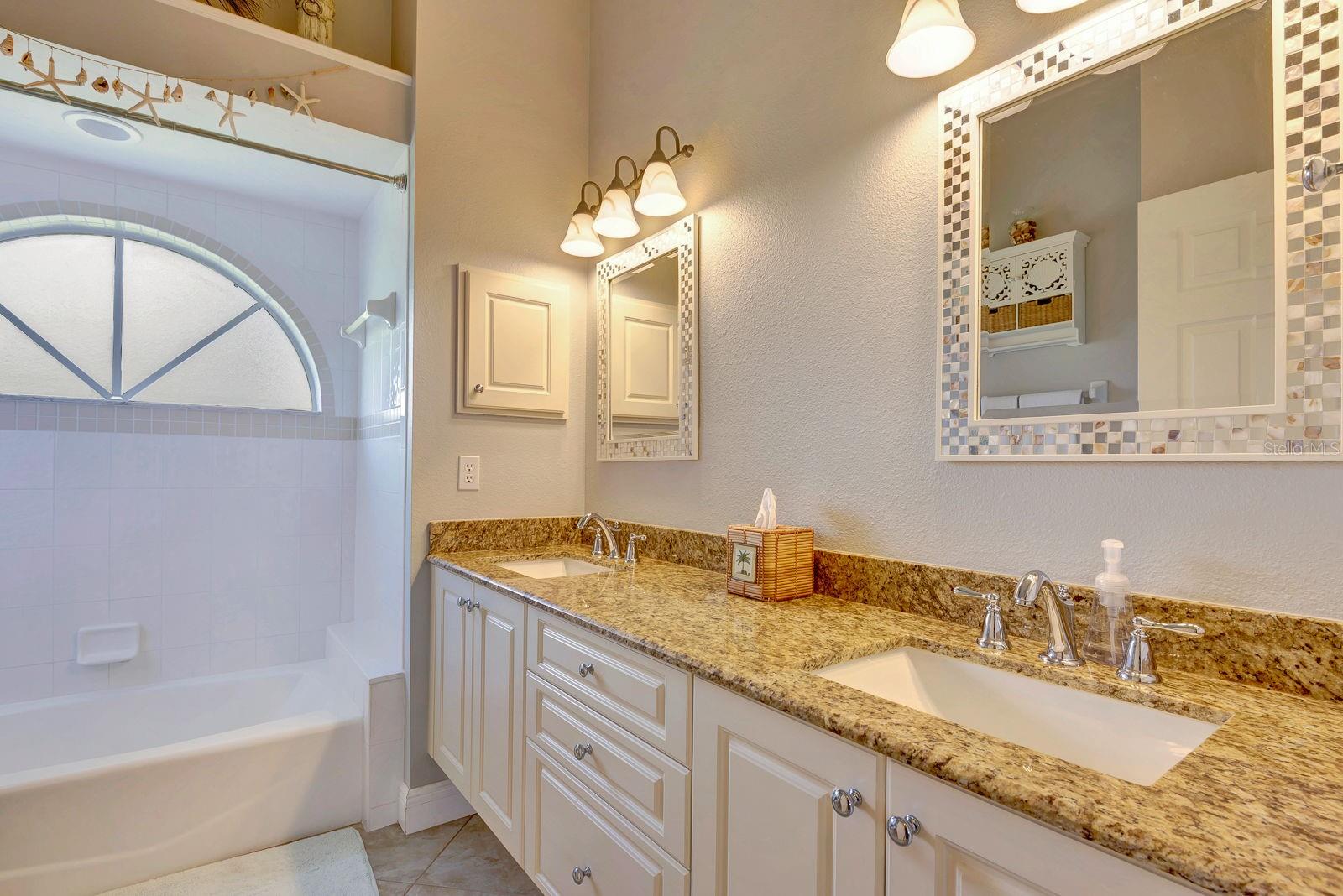 10005 CHERRY HILLS AVENUE CIR