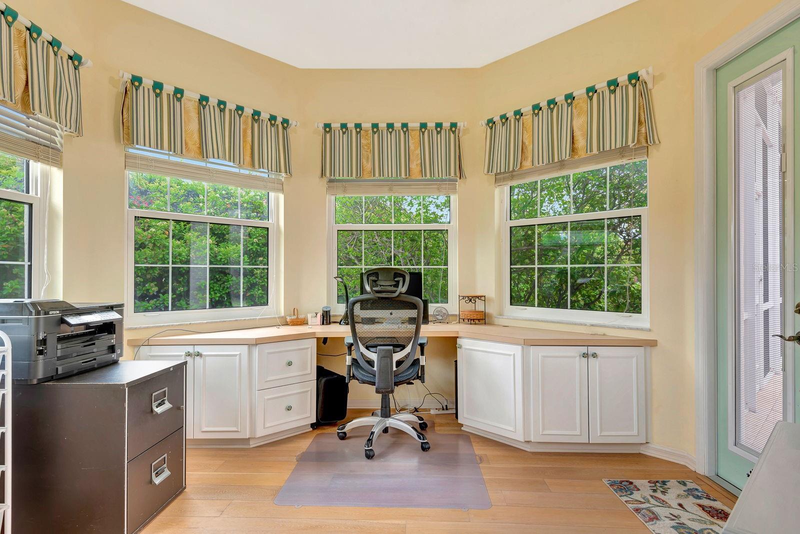 10005 CHERRY HILLS AVENUE CIR