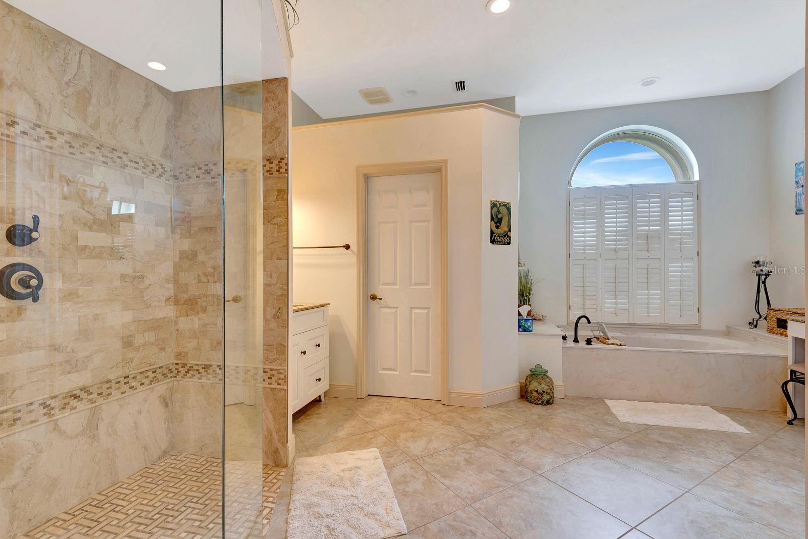 10005 CHERRY HILLS AVENUE CIR