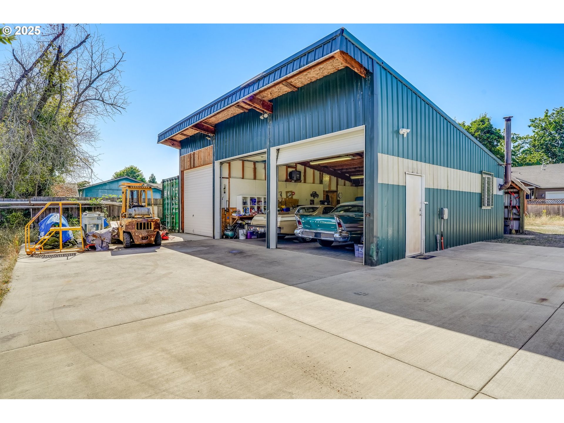 421 LEROY AVE