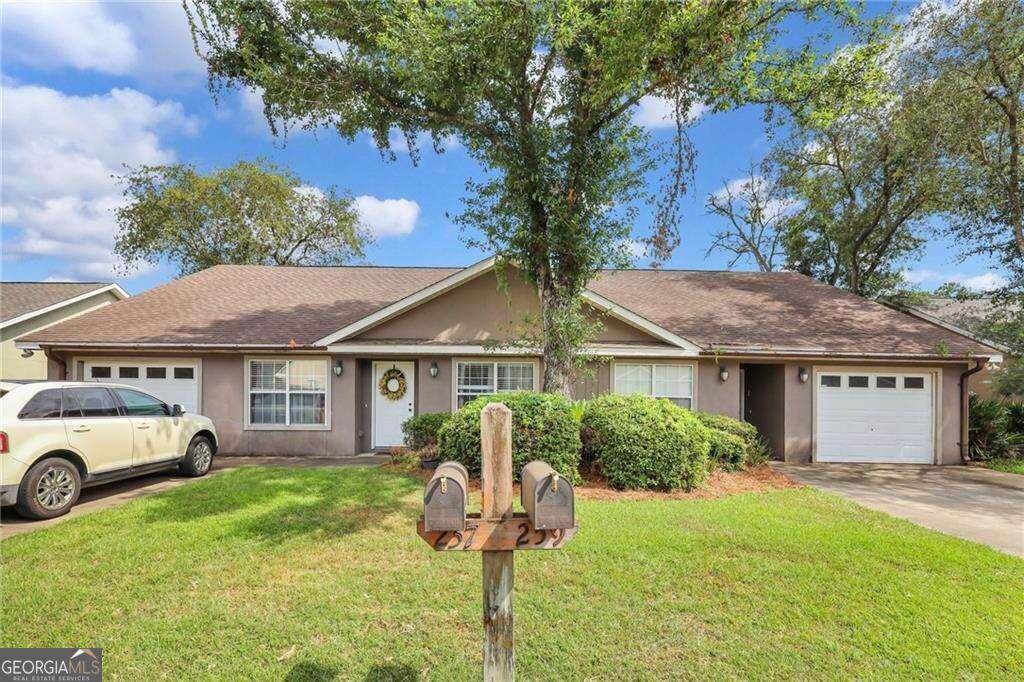 257 & 259 Windridge Drive