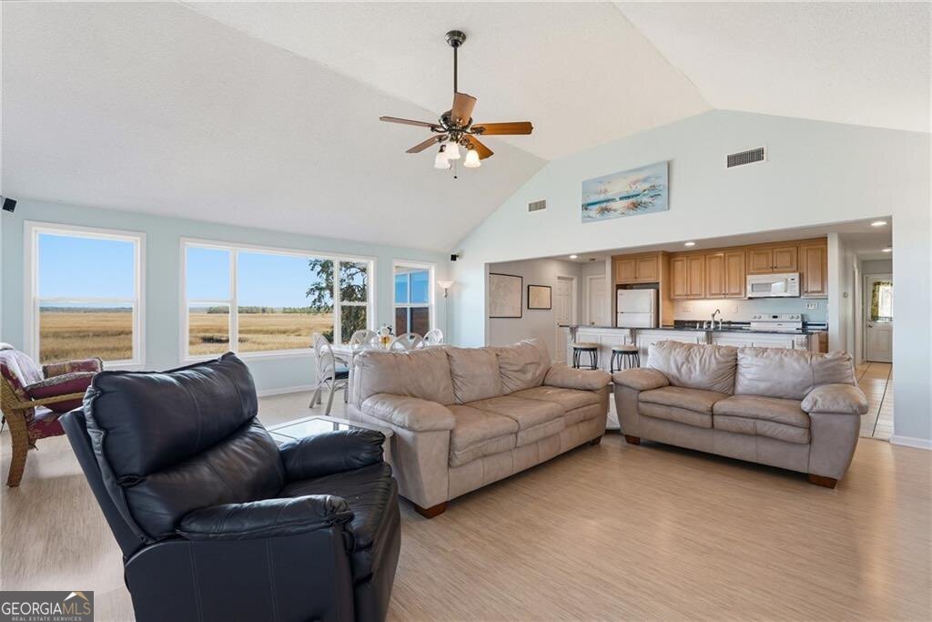 1116 Pleasure Point Lane NE