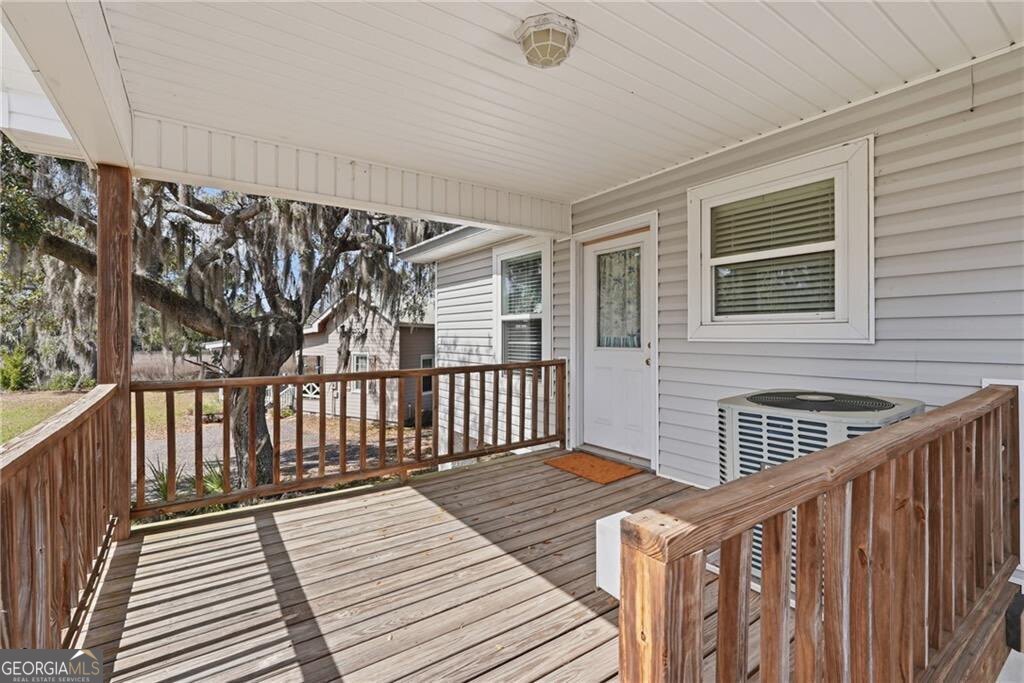 1116 Pleasure Point Lane NE