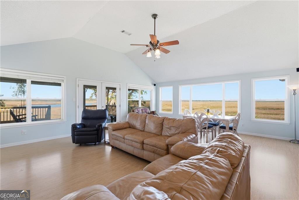 1116 Pleasure Point Lane NE