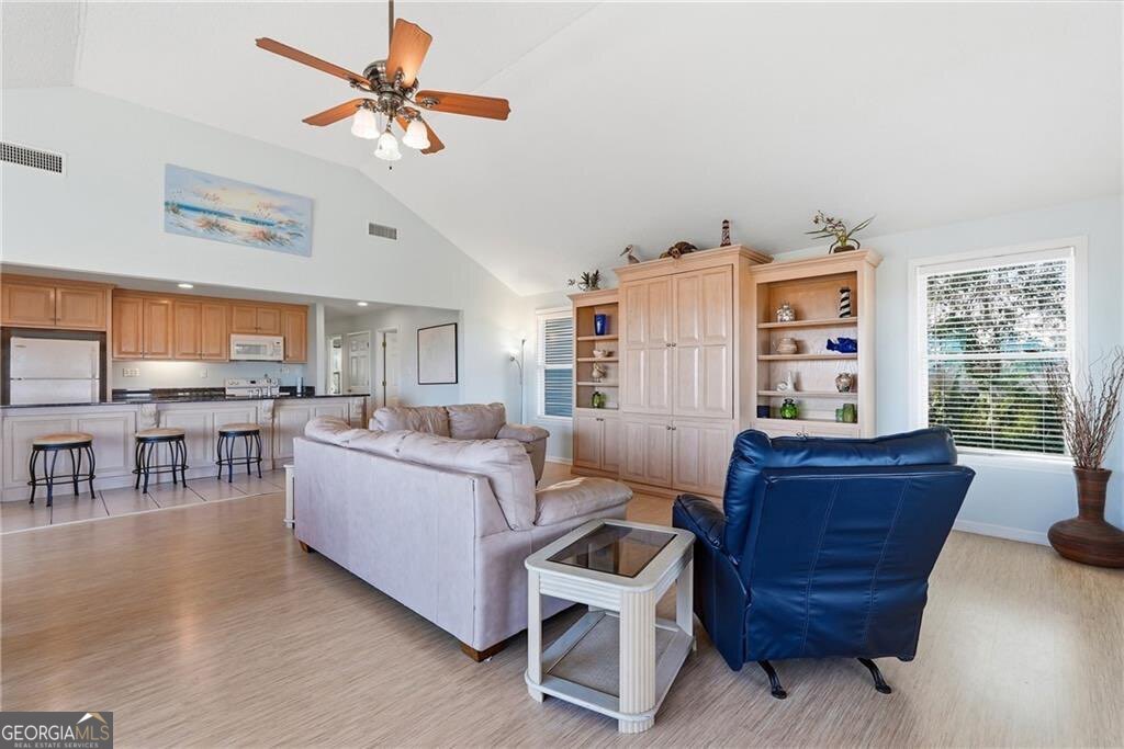 1116 Pleasure Point Lane NE