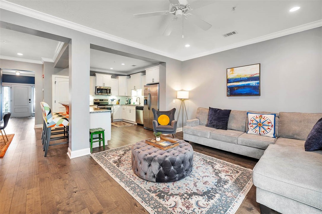 304 Mariners Circle