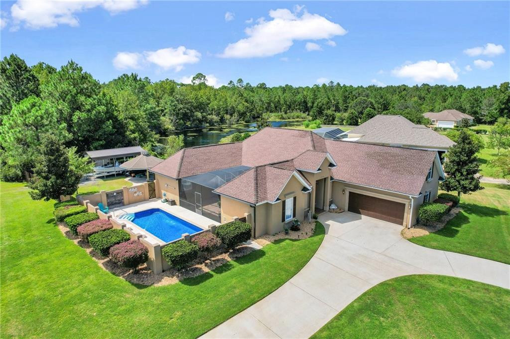 212 Lakes Drive