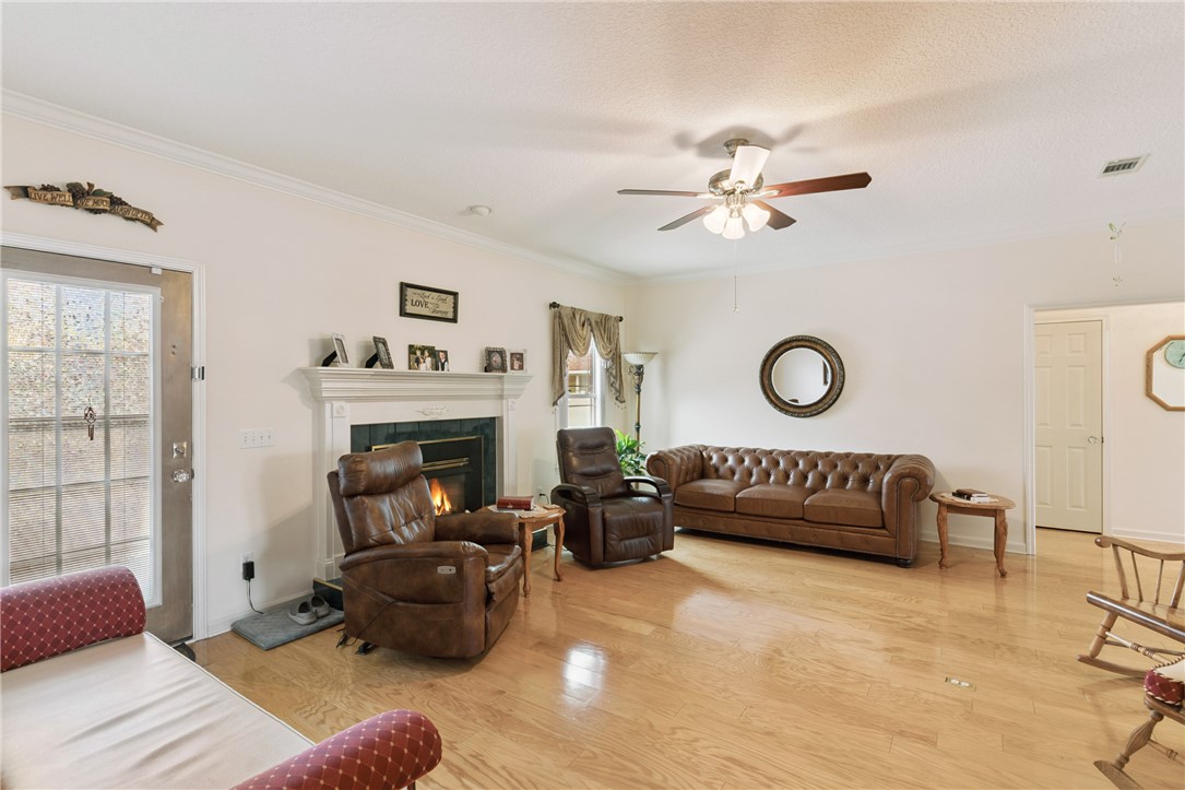 932 Hitching Post Lane