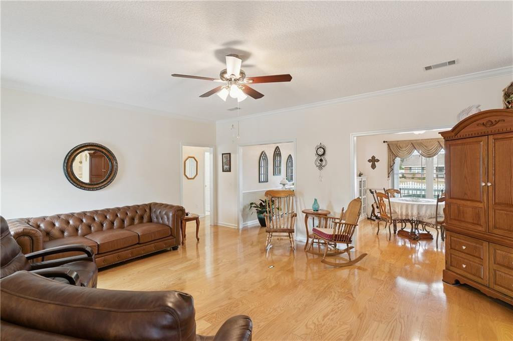 932 Hitching Post Lane