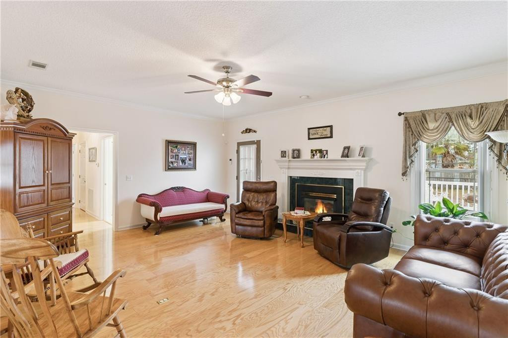 932 Hitching Post Lane