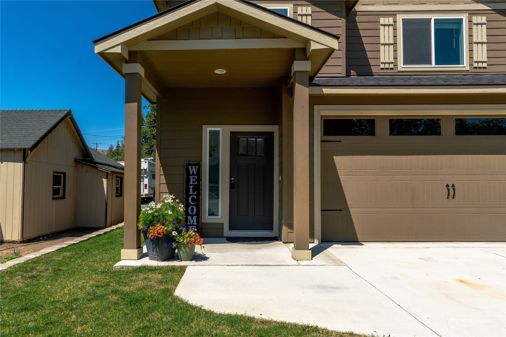 611 A E Okanogan Avenue