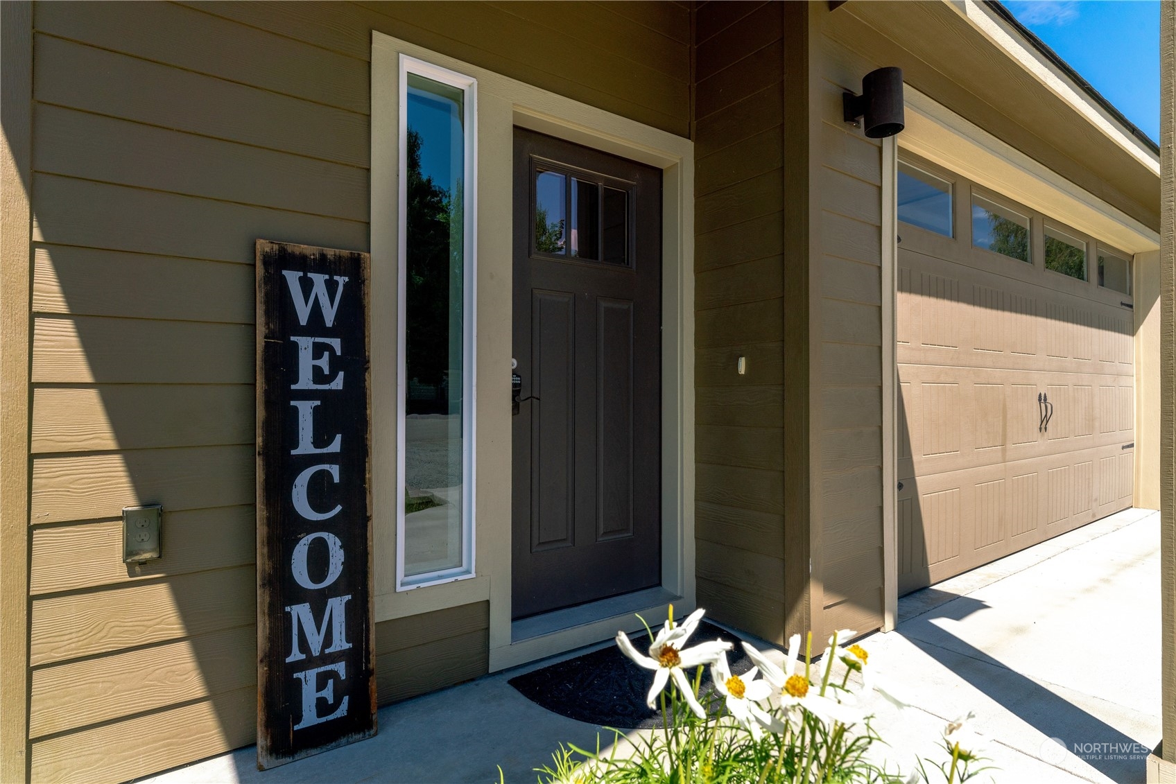 611 A E Okanogan Avenue