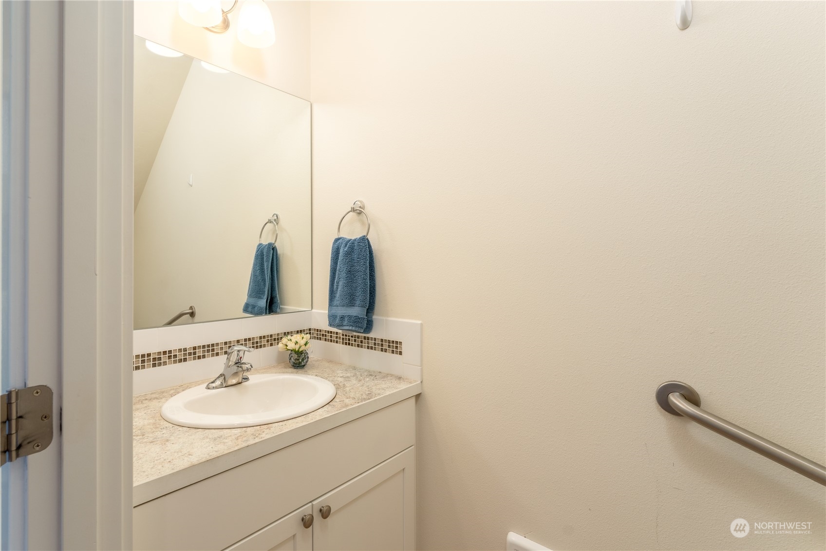 611 A E Okanogan Avenue