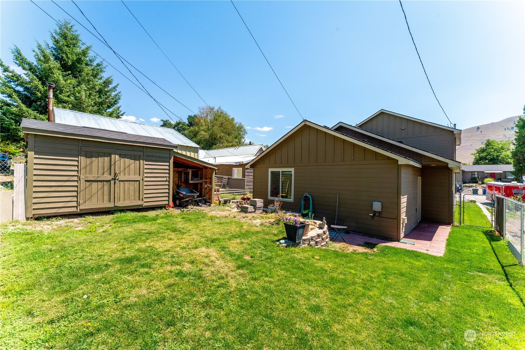 611 A E Okanogan Avenue