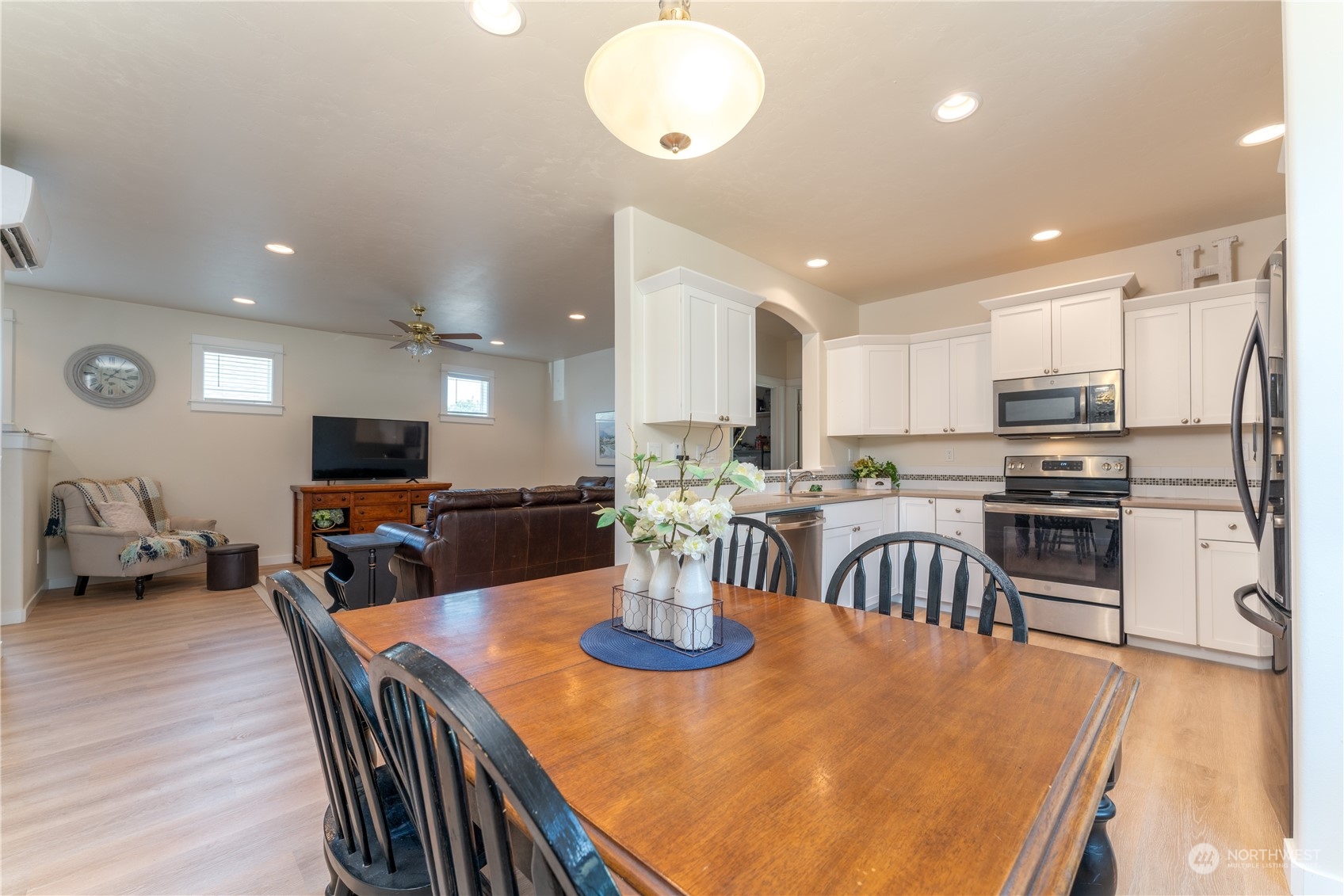 611 A E Okanogan Avenue