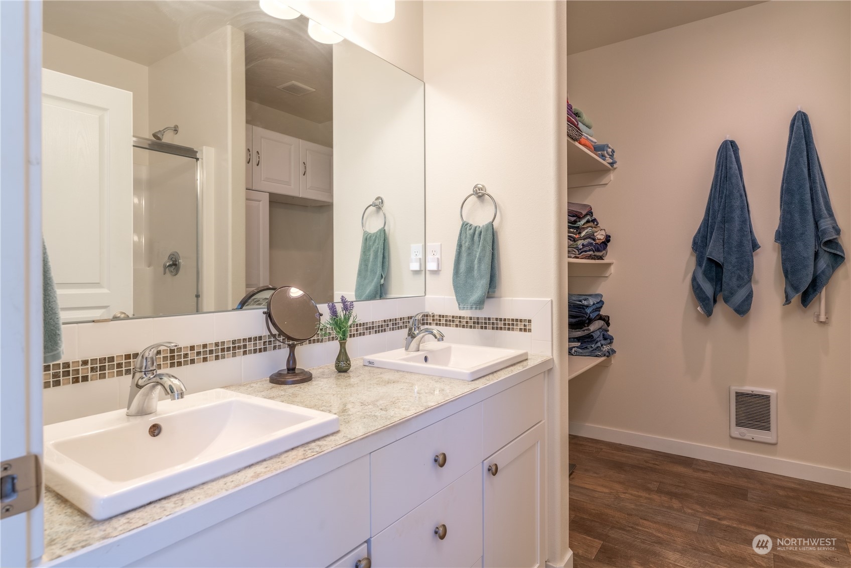 611 A E Okanogan Avenue