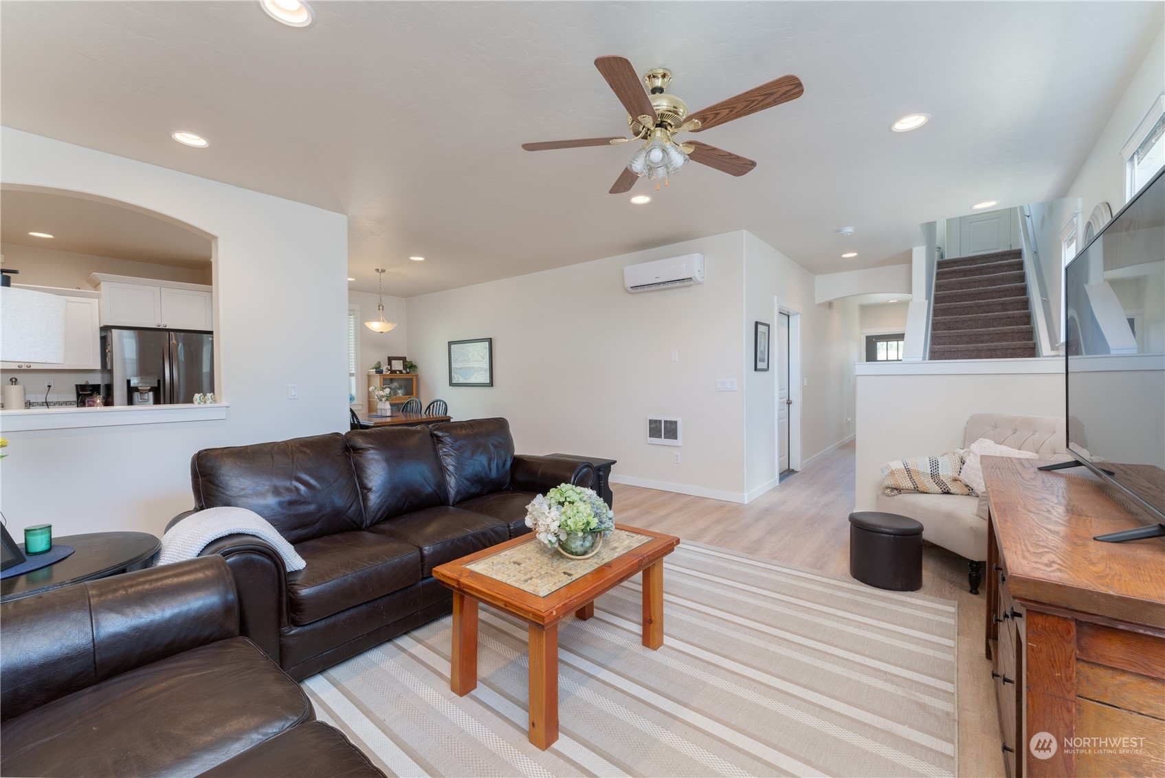 611 A E Okanogan Avenue