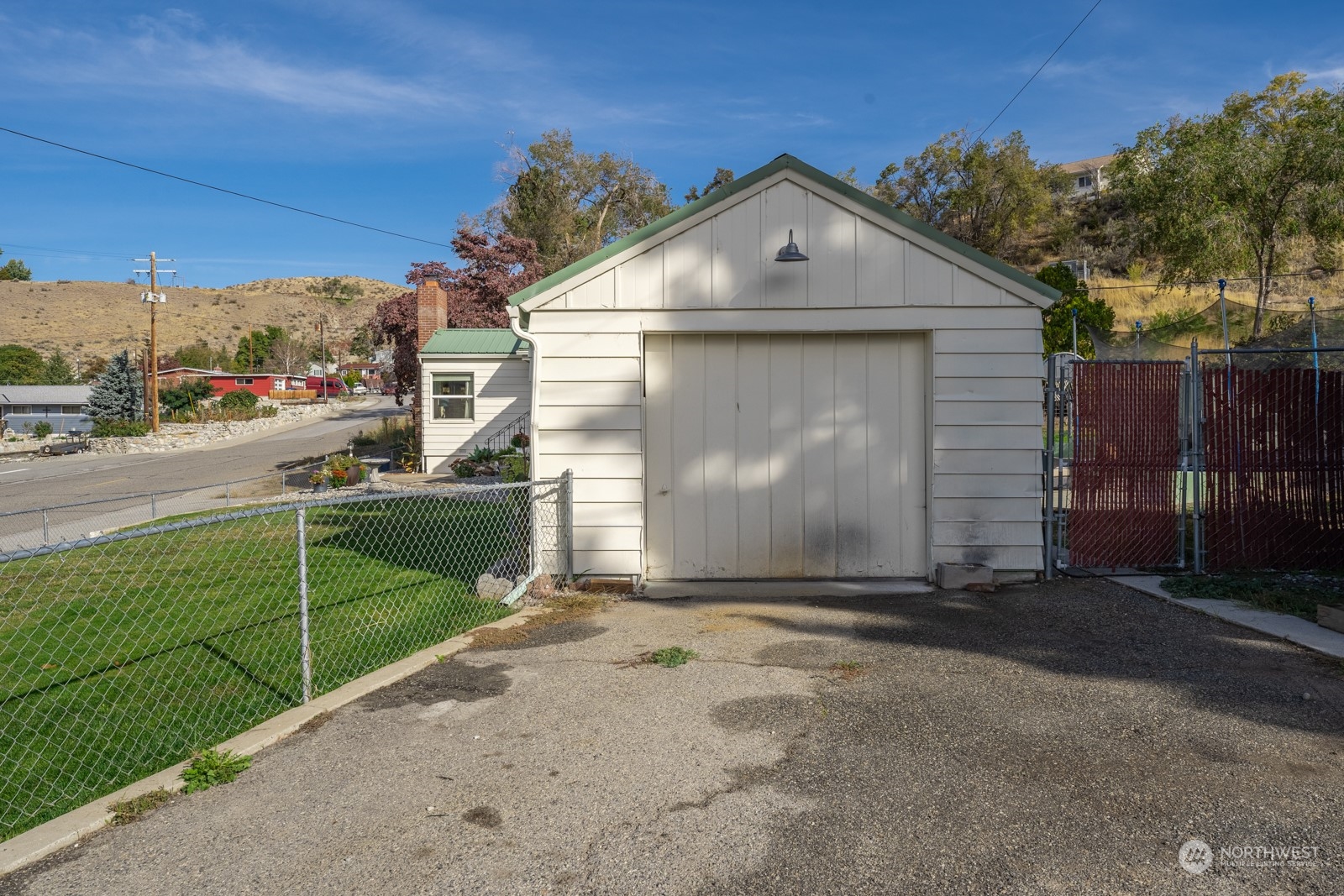 420 N Navarre St & Nixon Avenue