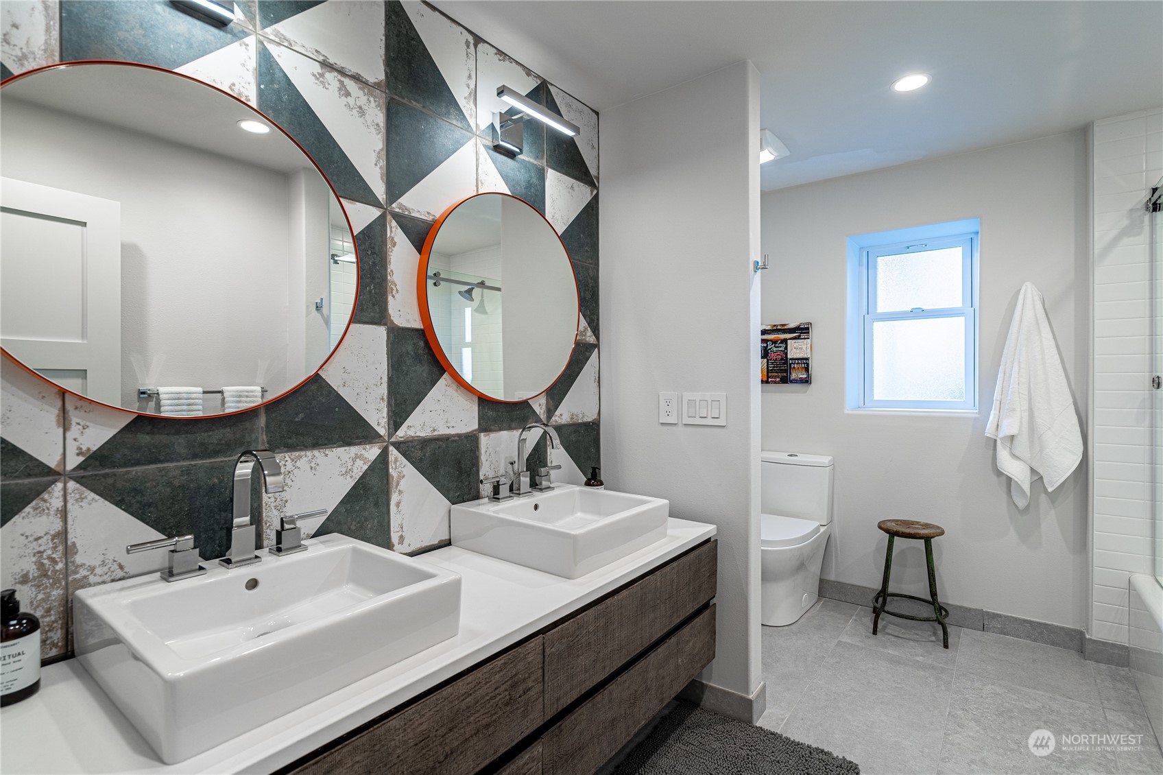 2902 S Lakeshore Road