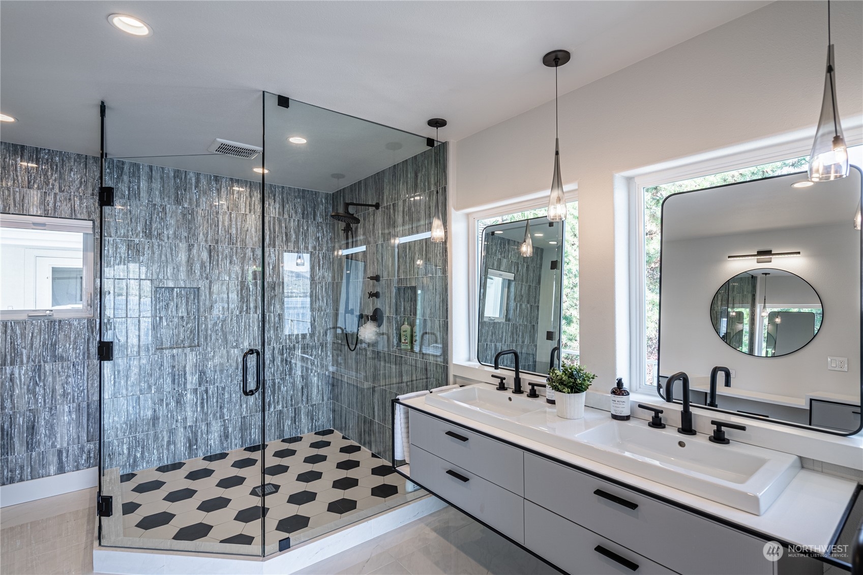 2902 S Lakeshore Road