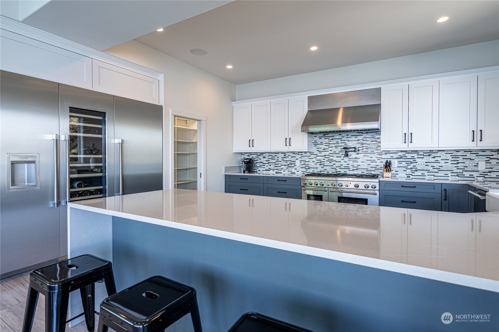 2902 S Lakeshore Road