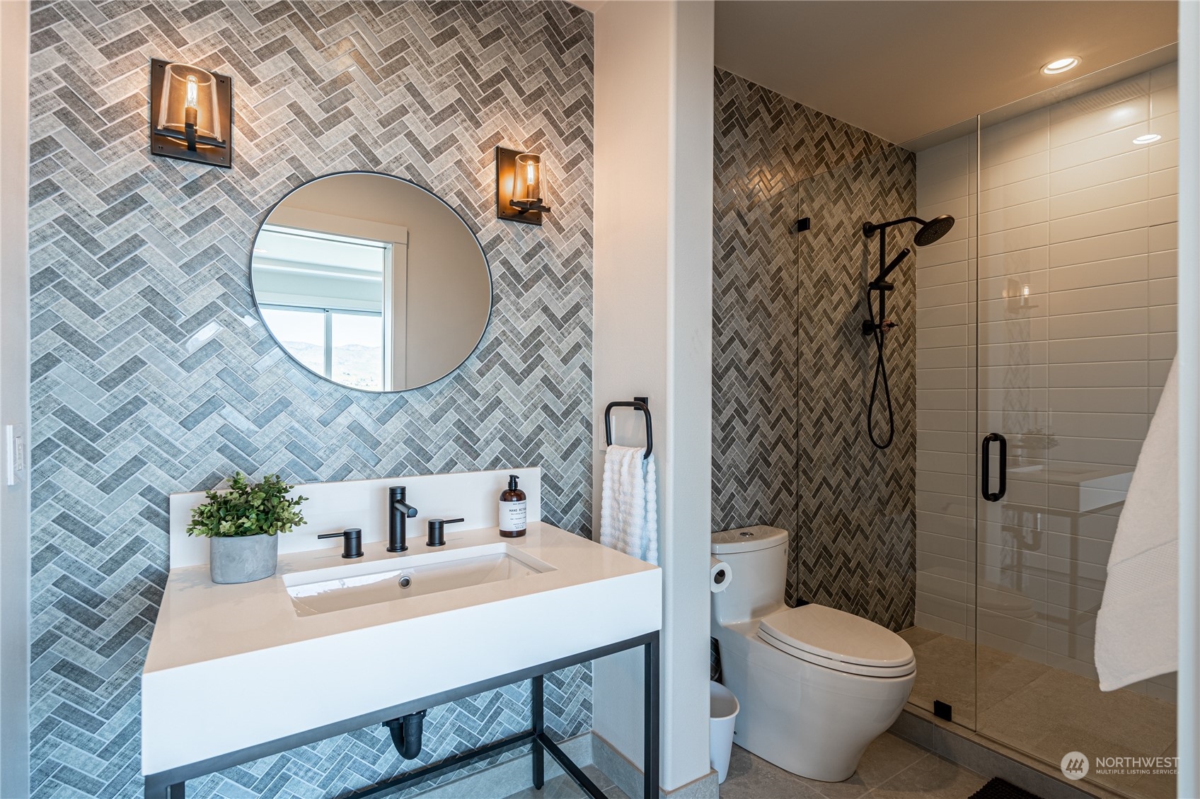 2902 S Lakeshore Road