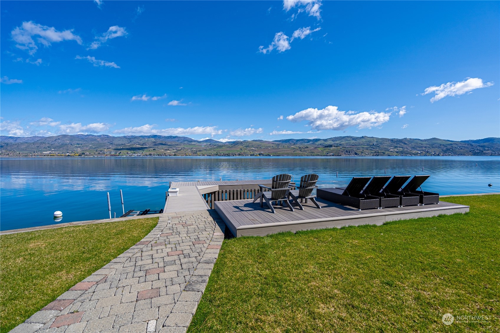 2902 S Lakeshore Road