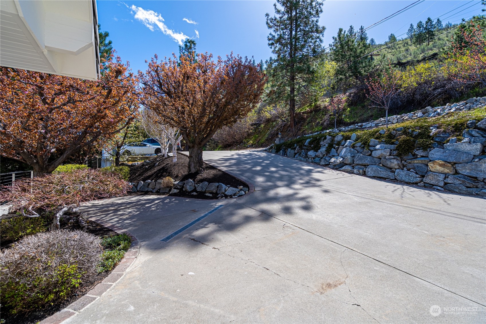 2902 S Lakeshore Road