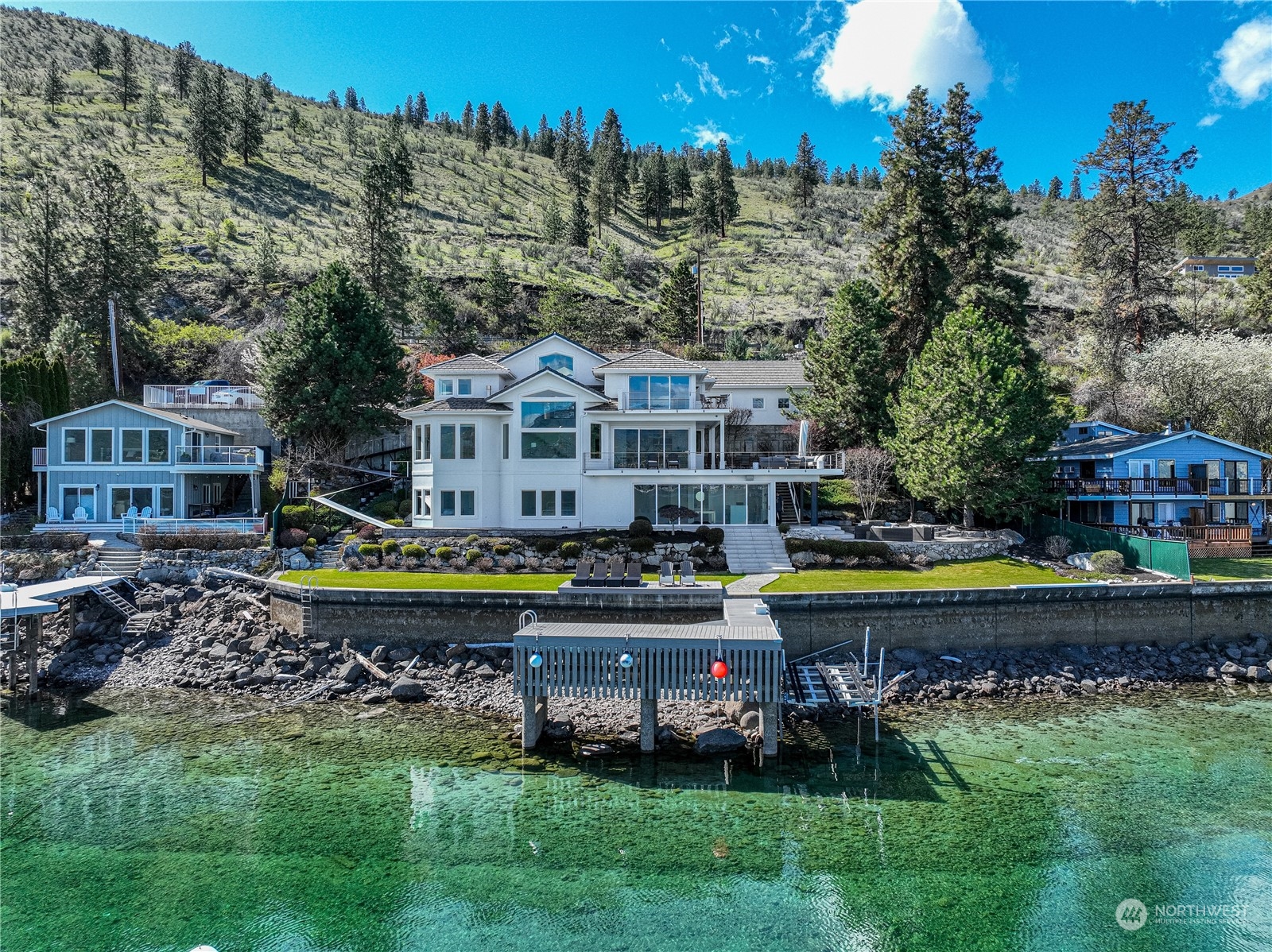 2902 S Lakeshore Road