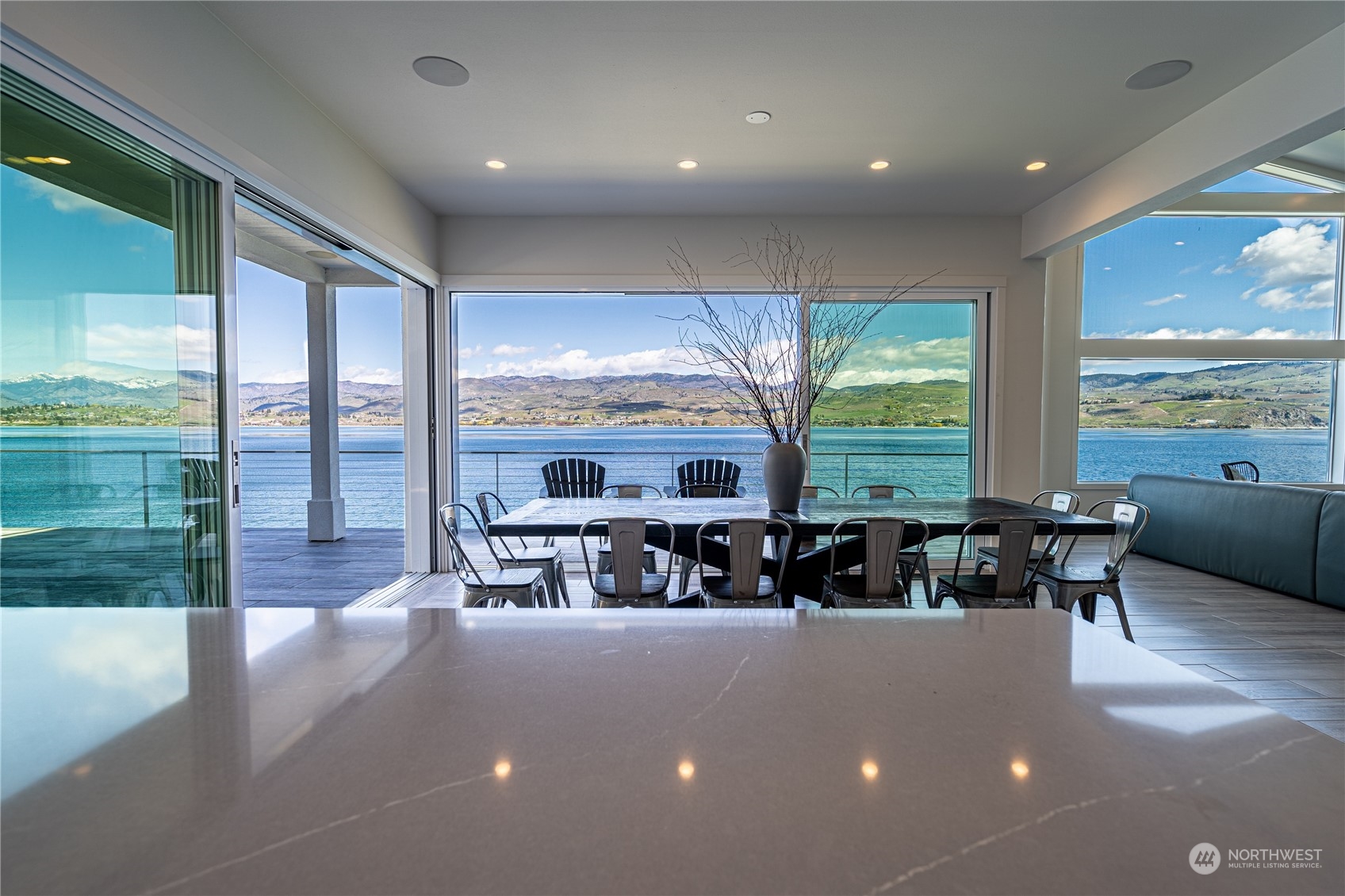 2902 S Lakeshore Road