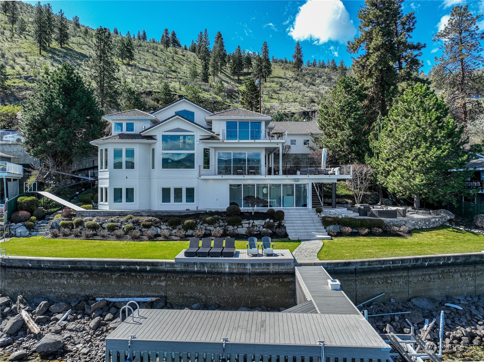 2902 S Lakeshore Road