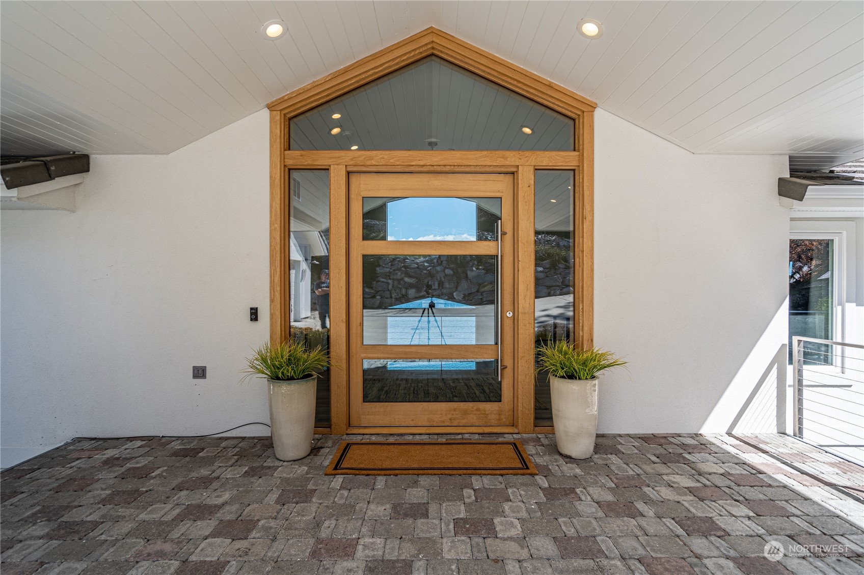 2902 S Lakeshore Road