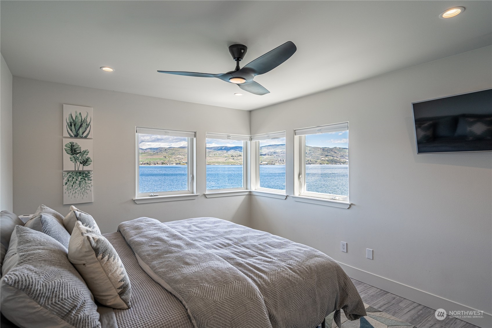 2902 S Lakeshore Road