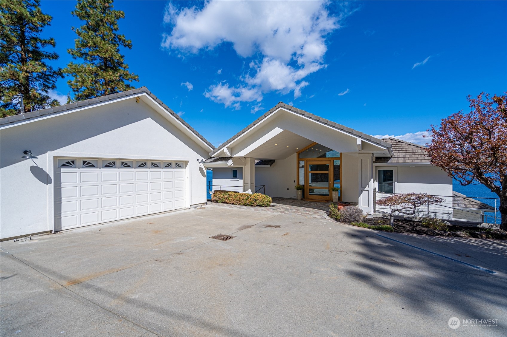 2902 S Lakeshore Road