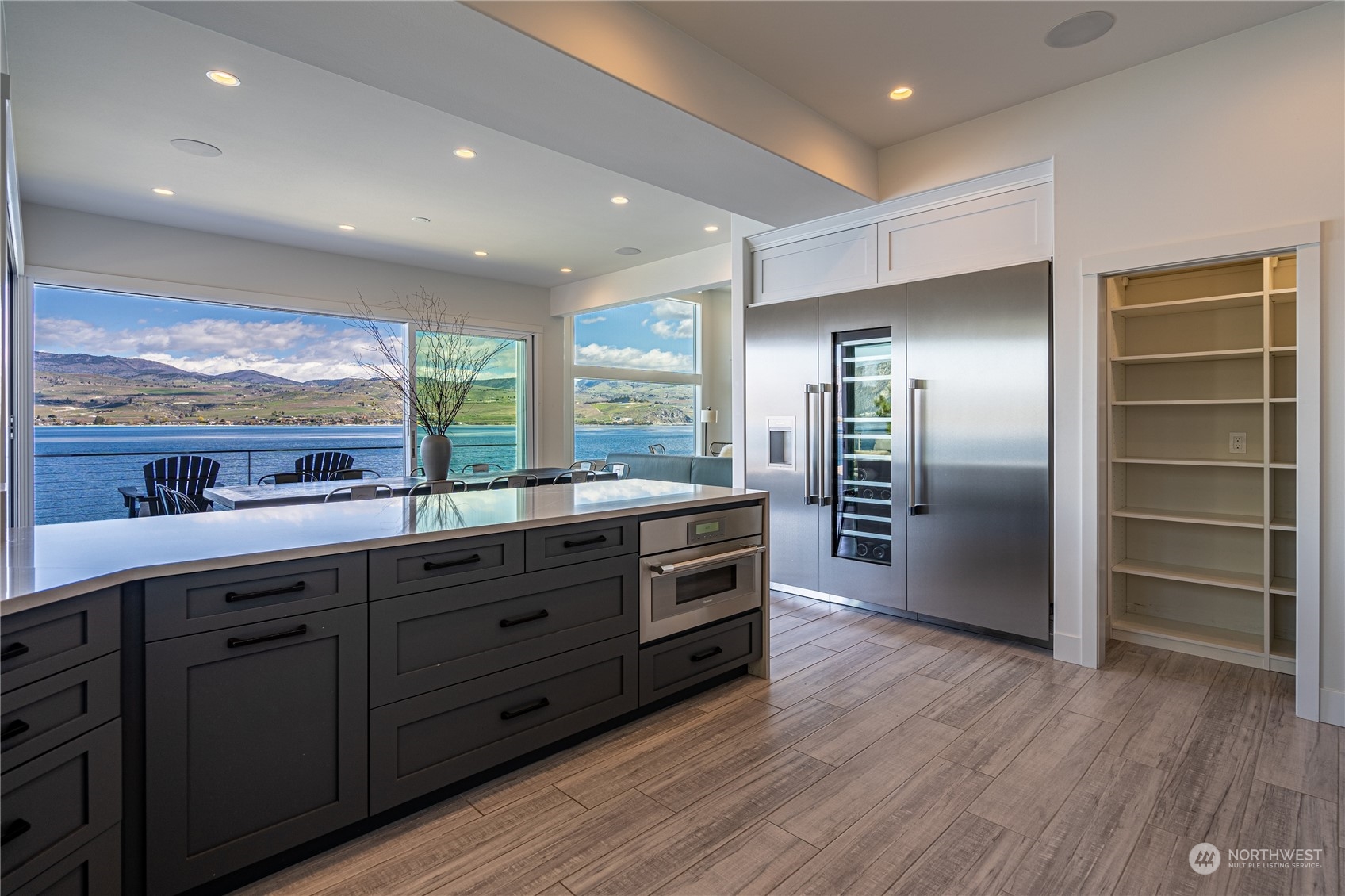 2902 S Lakeshore Road