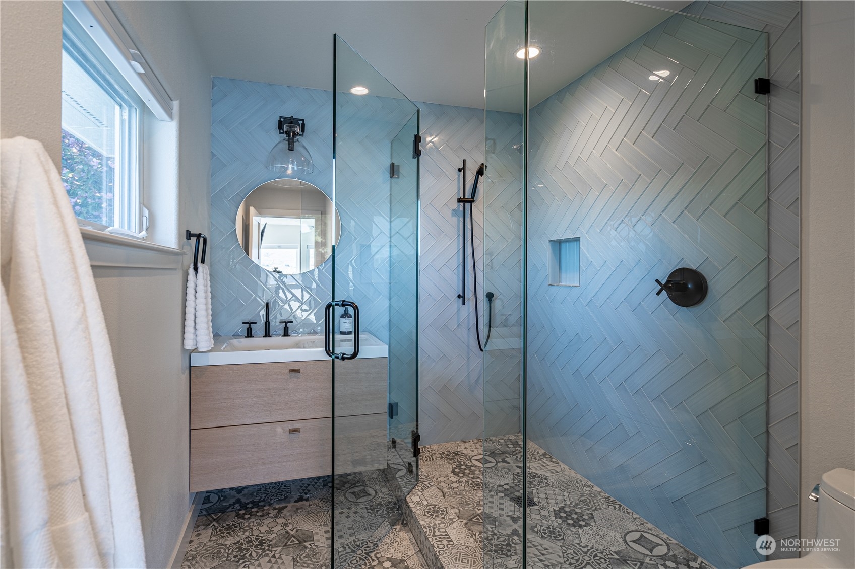 2902 S Lakeshore Road