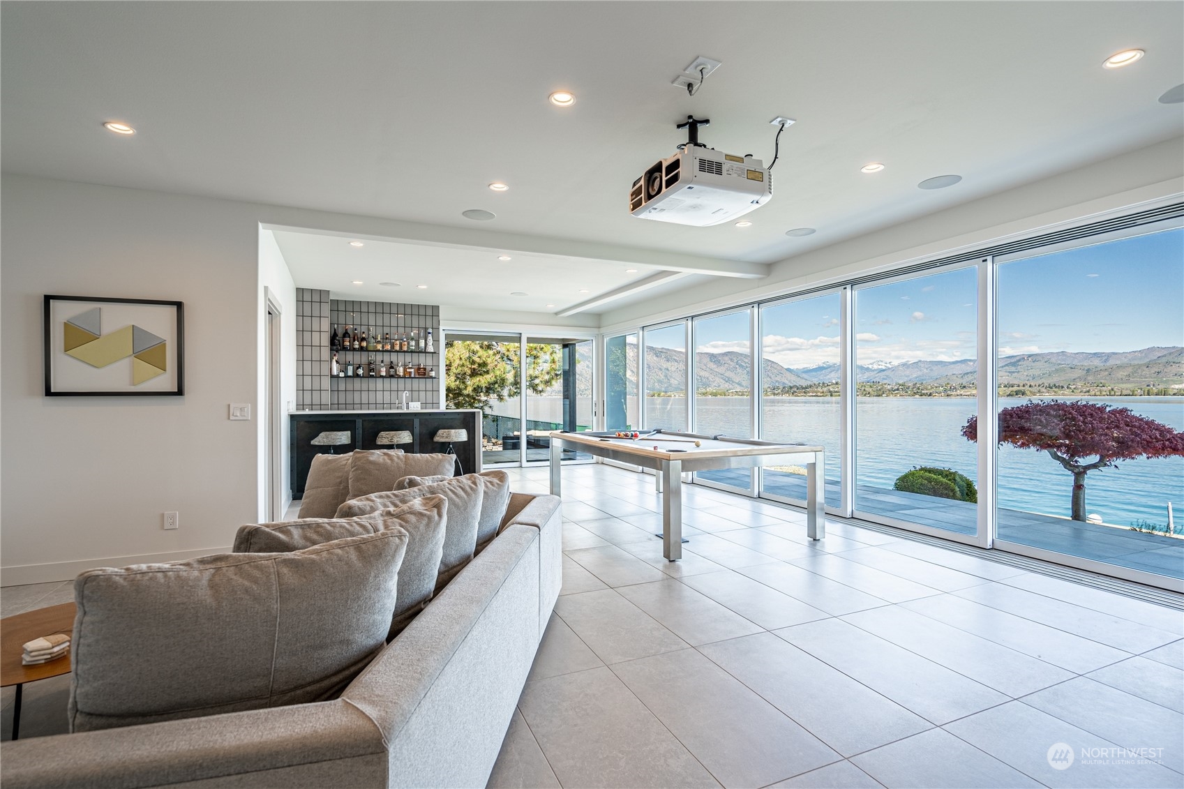 2902 S Lakeshore Road