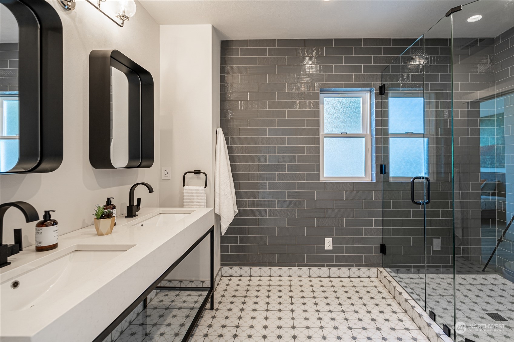 2902 S Lakeshore Road