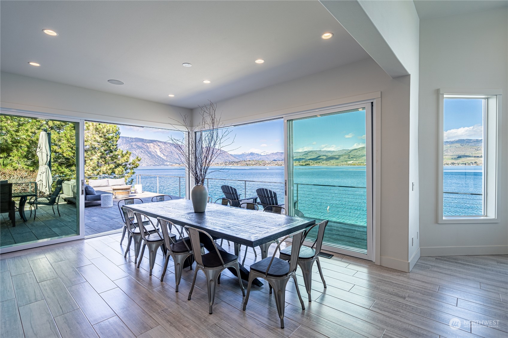 2902 S Lakeshore Road