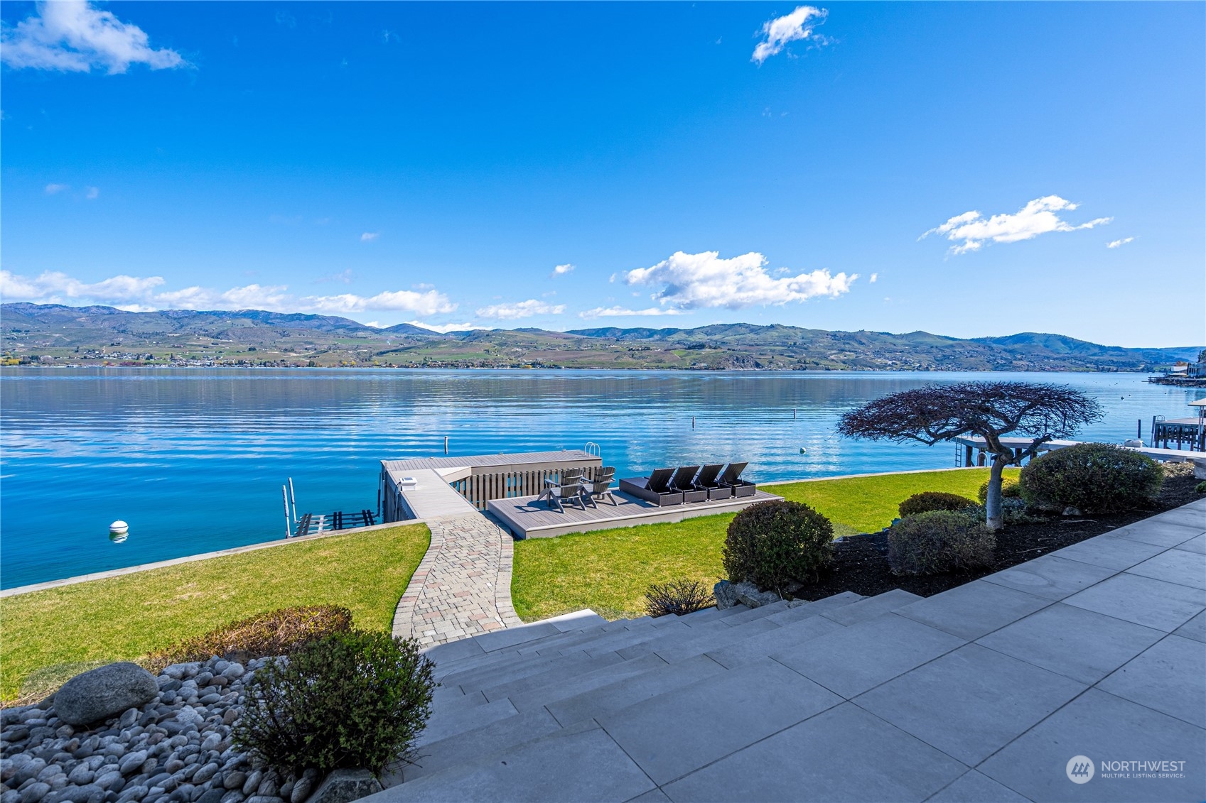 2902 S Lakeshore Road