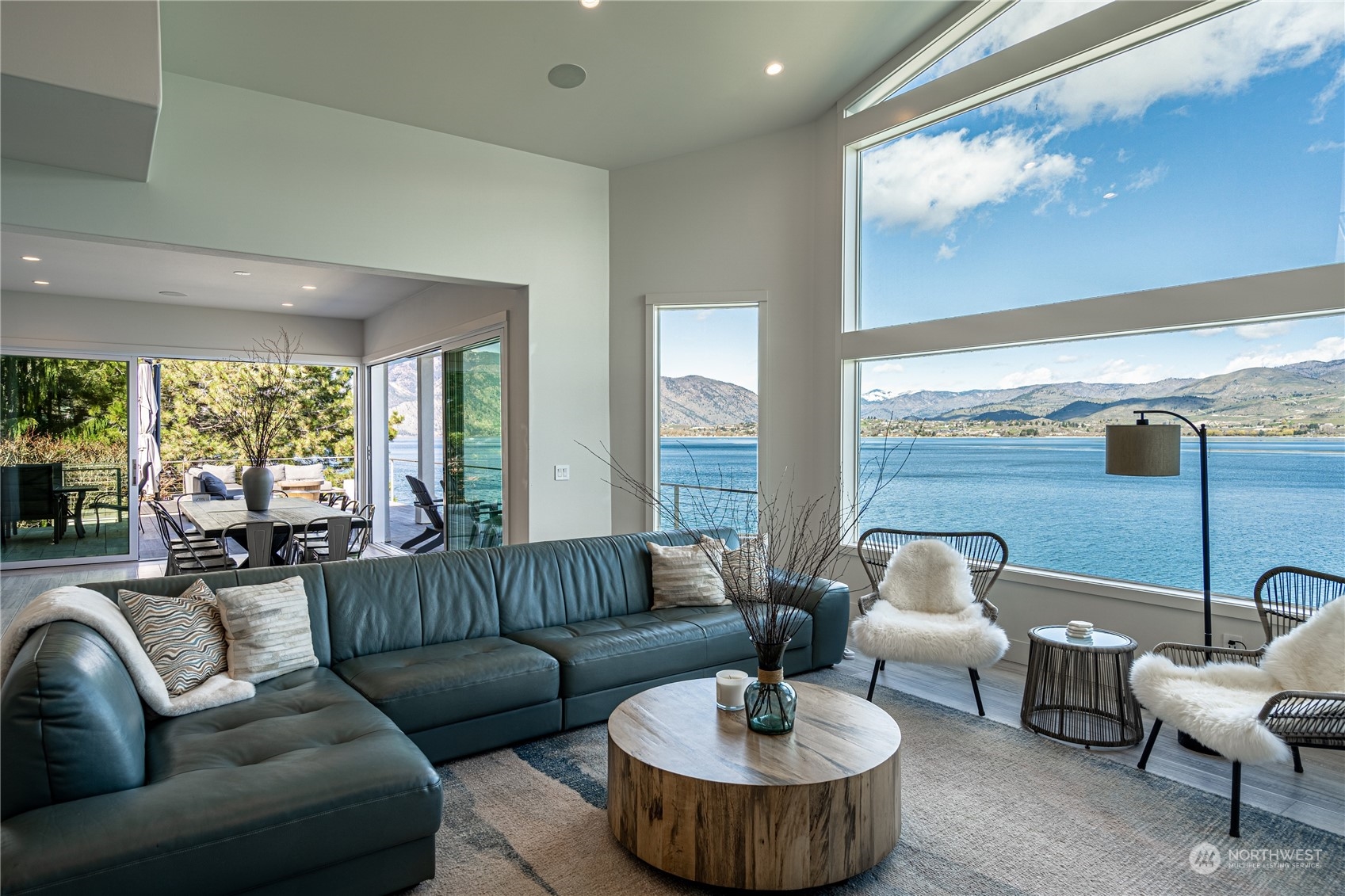 2902 S Lakeshore Road