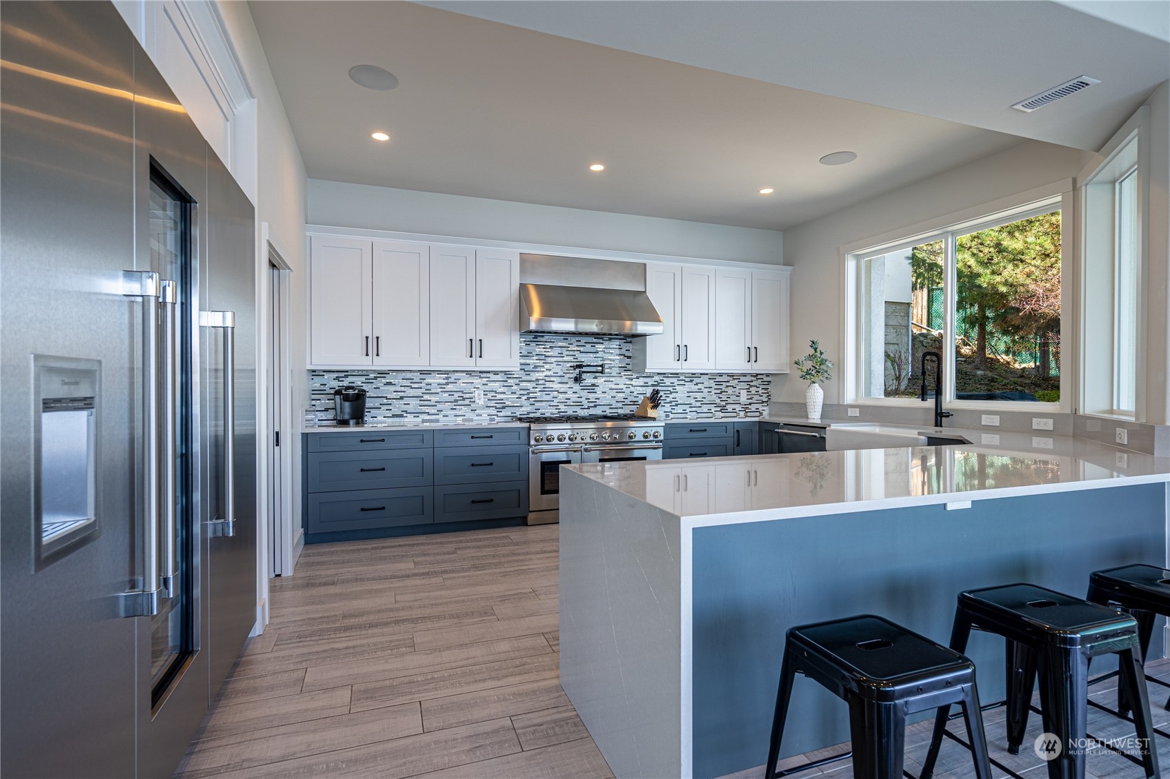 2902 S Lakeshore Road