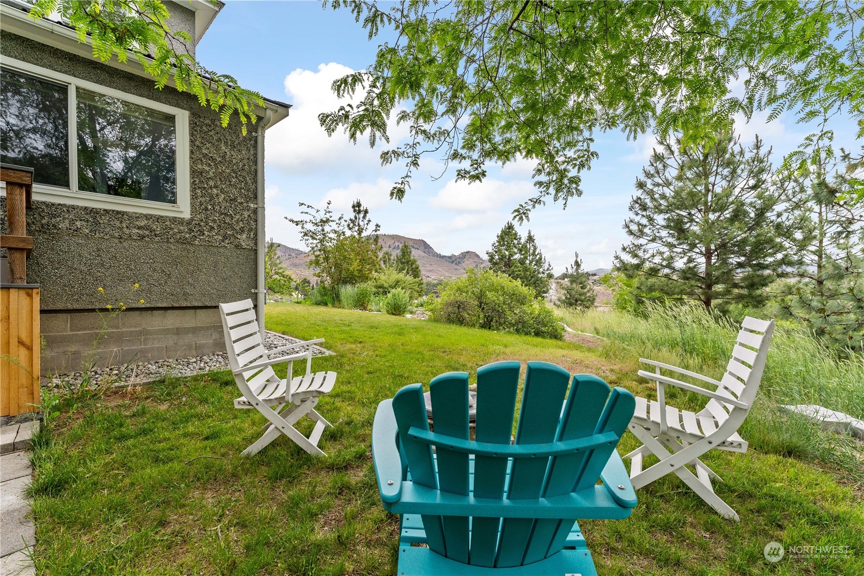 328 E Raymond Street