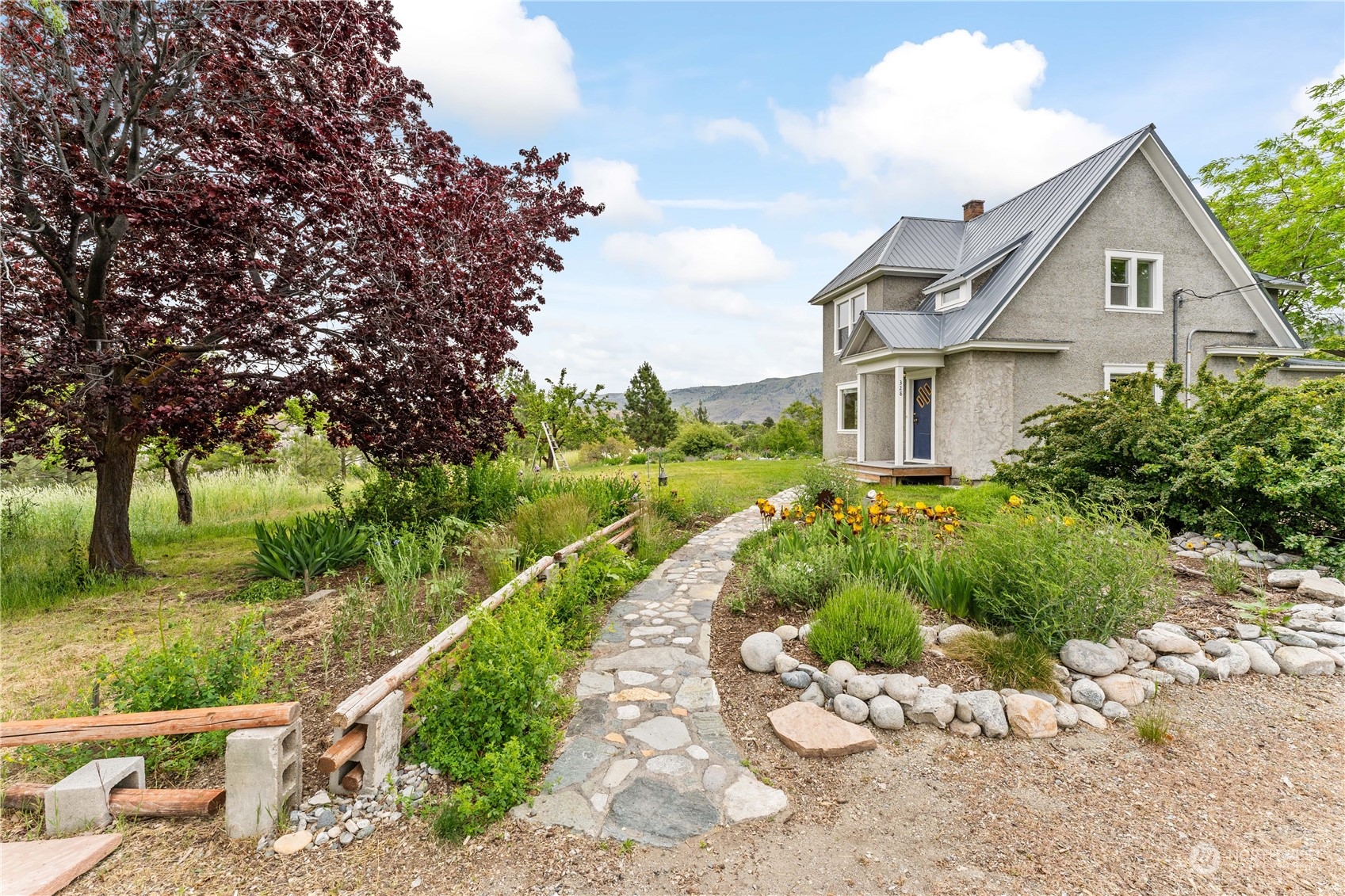 328 E Raymond Street